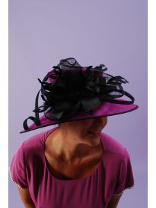 Pink színű fekete tollas Condici kalap