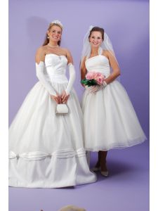 Romantikus hosszú és háromnegyedes tüll esküvői ruha