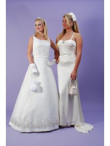 A-vonalú menyasszonyi ruha és könnyed esésű egyenes fazonú esküvőiruhák