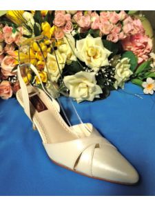 Divatos törtfehér bőr esküvői cipő