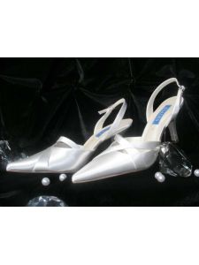 Hegyesorrú, sarokpántos esküvői cipő SH/872